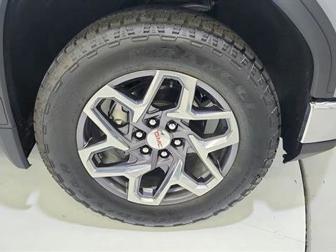 Used 2025 GMC Sierra 1500 SLE w/ Preferred Package AWD/4WD image 37