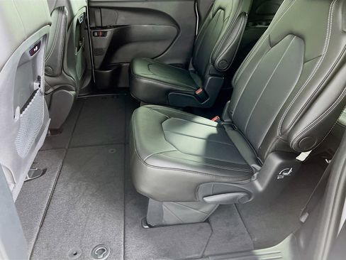 New 2026 Chrysler Pacifica Select FWD image 5