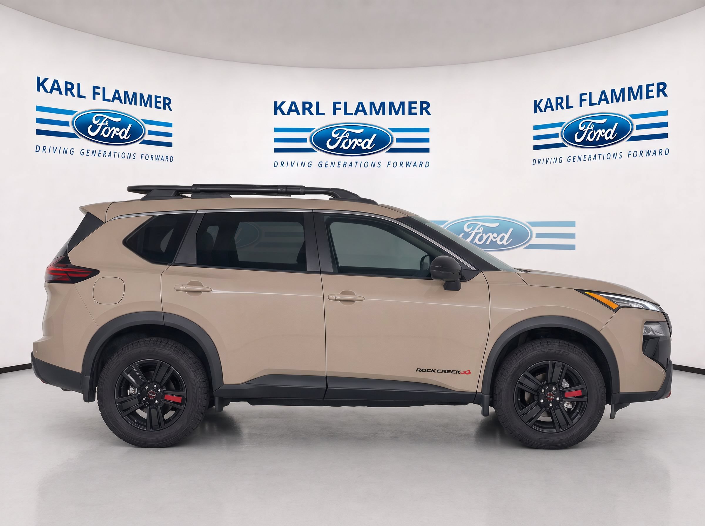 Used 2025 Nissan Rogue SV AWD/4WD image 2