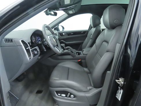 Used 2020 Porsche Cayenne image 20