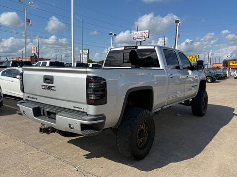Used 2017 GMC Sierra 2500 Denali w/ Duramax Plus Package image 17