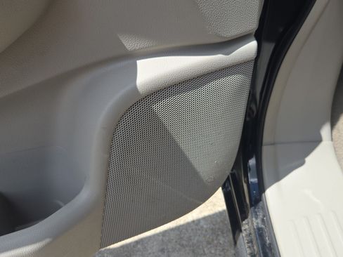 Used 2015 Nissan Quest S FWD image 10