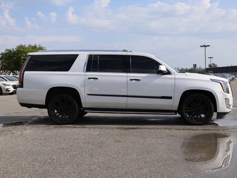 Used 2019 Cadillac Escalade ESV Luxury AWD/4WD image 7