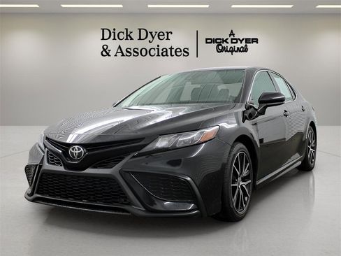 Used 2021 Toyota Camry SE image 9