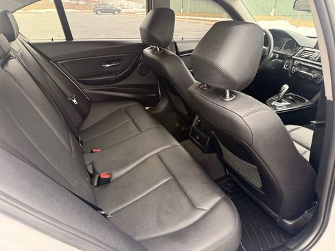 Used 2018 BMW 320i xDrive Sedan w/ Premium Package image 13