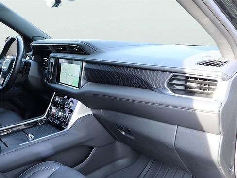 Used 2024 GMC Yukon Denali w/ Denali Reserve Package image 11