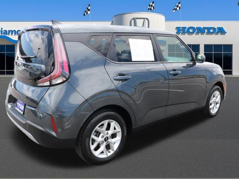 Used 2025 Kia Soul LX w/ LX Technology Package FWD image 7