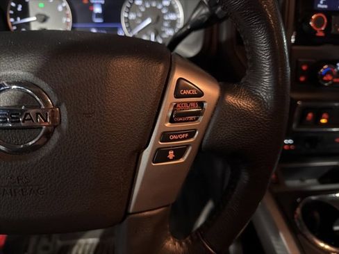 Used 2022 Nissan Titan SV w/ SV Convenience Package image 22