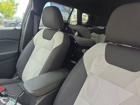 Certified 2025 Chevrolet Trax RS w/ Sunroof Package FWD image 13