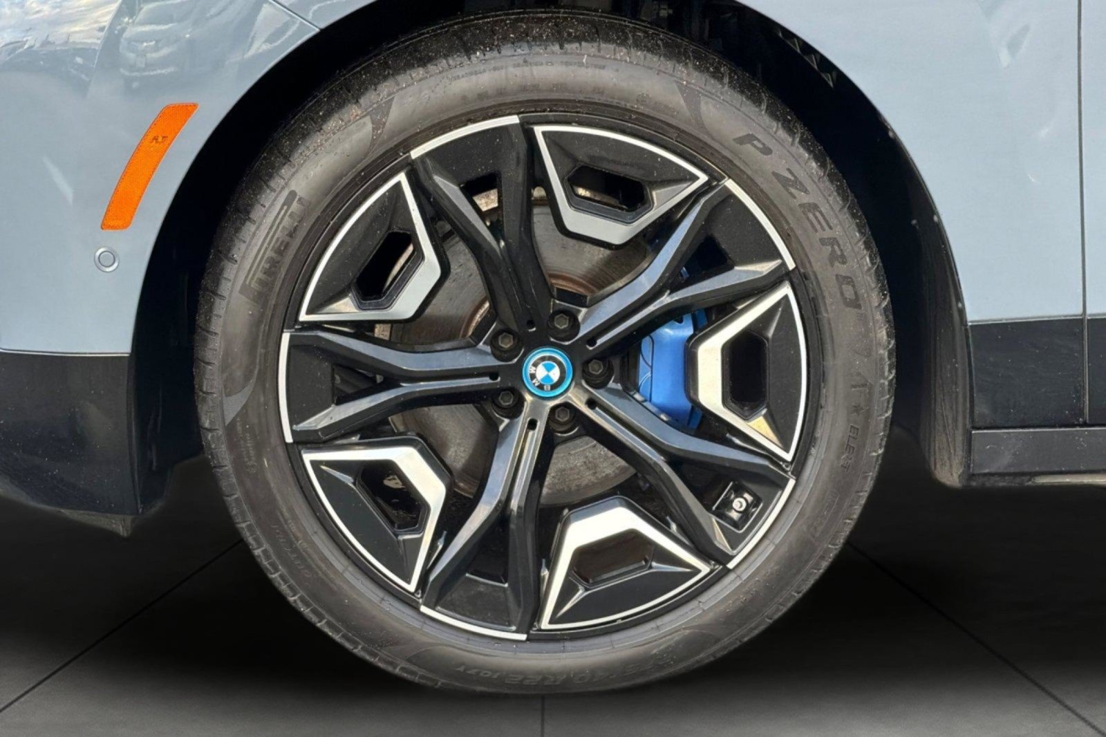 Used 2024 BMW iX xDrive50 w/ Sport Package AWD/4WD image 26