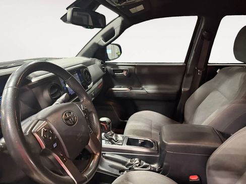 Used 2019 Toyota Tacoma TRD Off-Road image 10