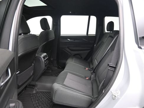 Used 2025 Jeep Grand Cherokee 4WD image 25
