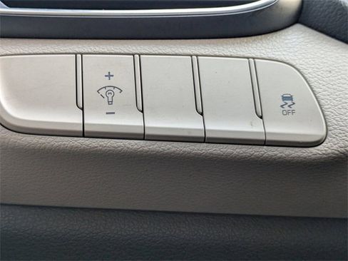 Used 2018 Hyundai Elantra GT image 24