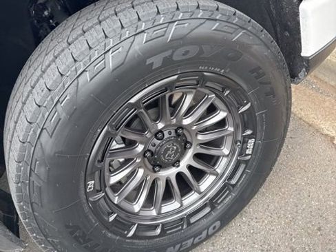 Used 2023 GMC Sierra 1500 AT4 w/ AT4 Premium Package image 7