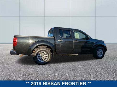 Used 2019 Nissan Frontier SV image 5