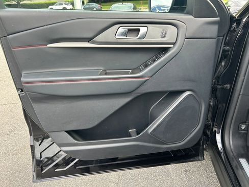 Used 2025 Ford Explorer ST-Line w/ ST-Line Street Pack AWD/4WD image 12