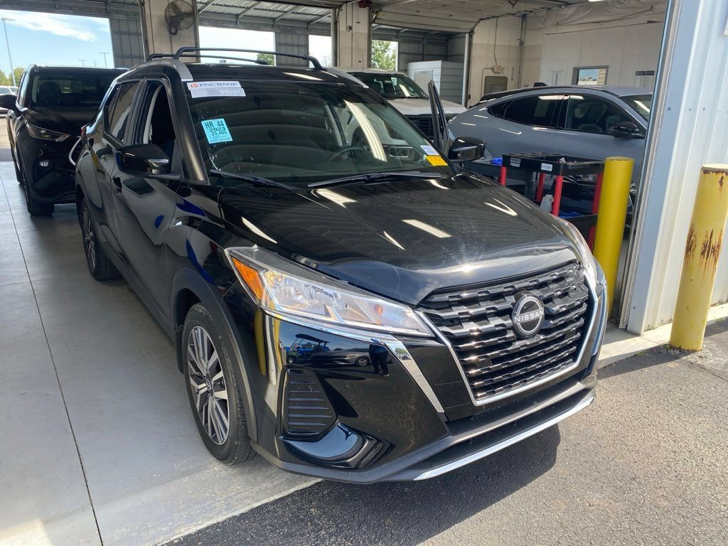 Used 2023 Nissan Kicks SV w/ Exterior Package FWD image 1