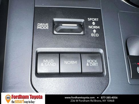 Used 2025 Toyota Highlander XLE image 31