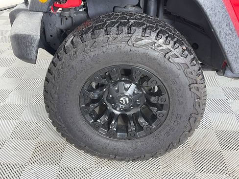 Used 2016 Jeep Wrangler Unlimited Rubicon w/ Connectivity Group AWD/4WD image 8