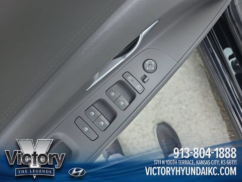Used 2024 Hyundai Elantra SEL FWD image 11
