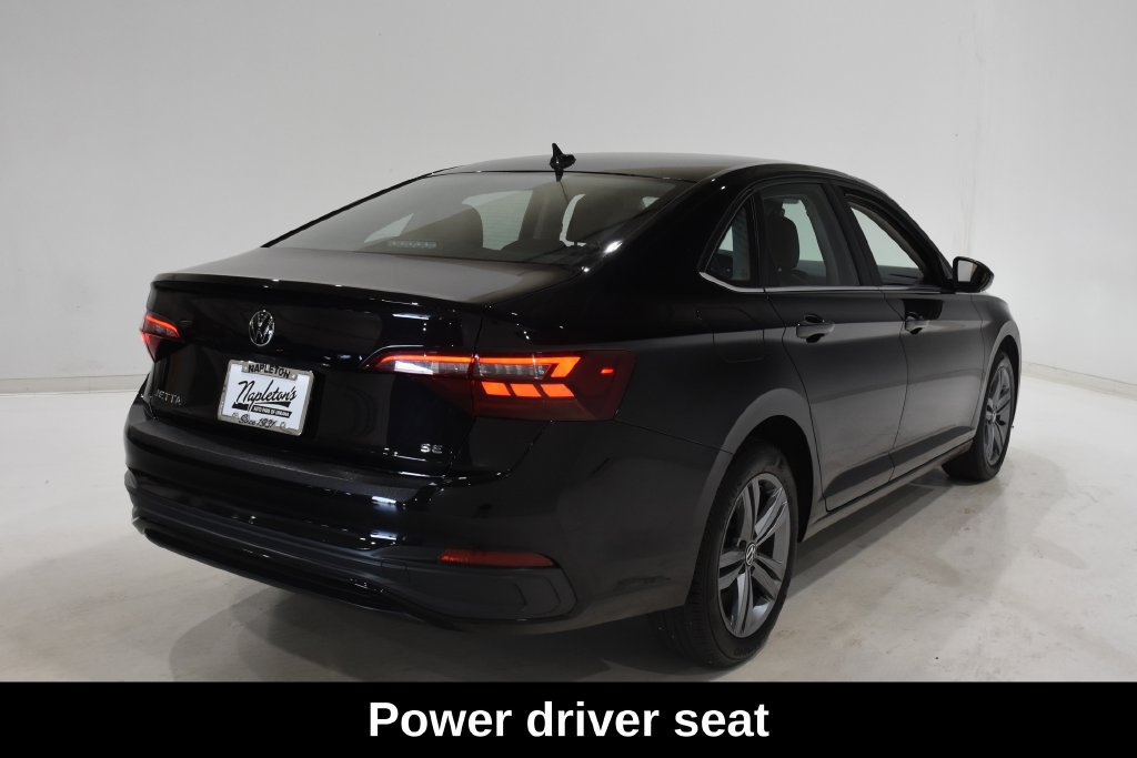 Used 2024 Volkswagen Jetta SE FWD image 4