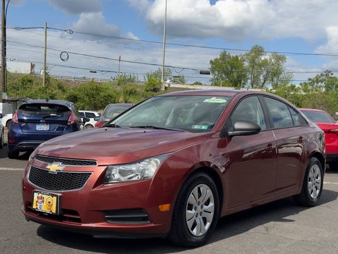 Used 2013 Chevrolet Cruze LS FWD image 2
