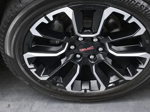 Used 2023 GMC Yukon SLT w/ SLT Luxury Package AWD/4WD image 12