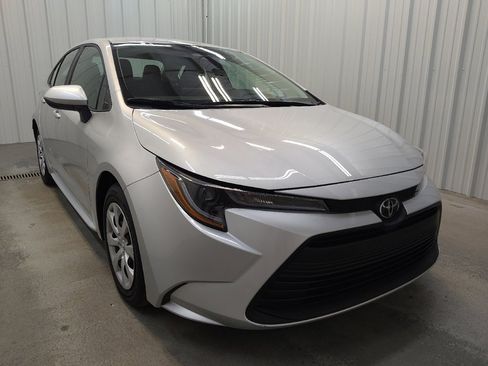 Used 2025 Toyota Corolla LE image 13