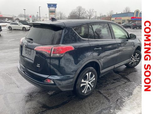 Used 2018 Toyota RAV4 LE image 6