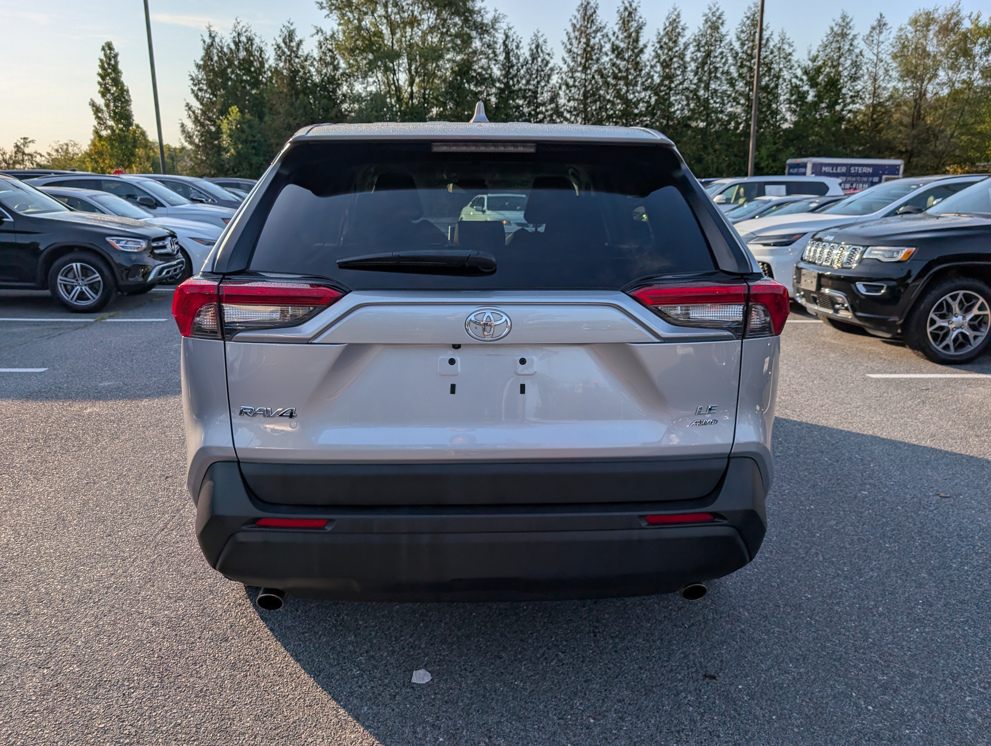 Used 2024 Toyota RAV4 LE AWD/4WD image 4
