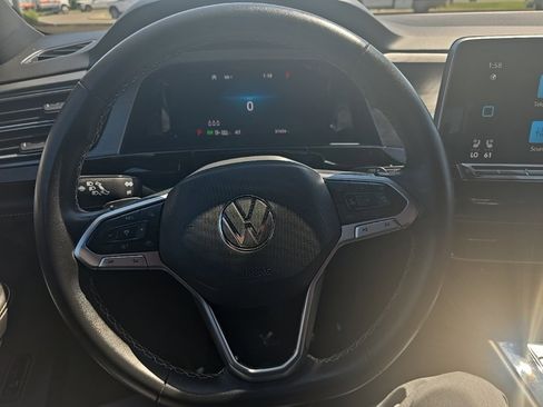 Used 2024 Volkswagen Atlas Cross Sport SE image 32