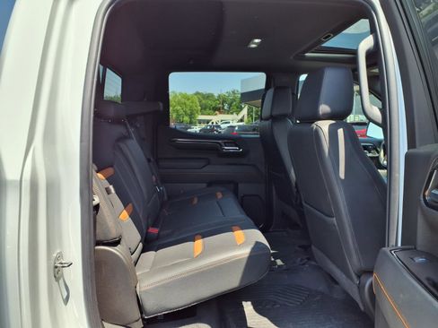 Used 2024 GMC Sierra 1500 AT4 w/ Technology Package AWD/4WD image 31