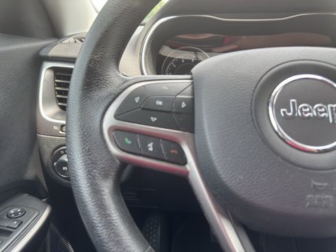 Used 2019 Jeep Cherokee Latitude w/ Popular Appearance Group AWD/4WD image 26