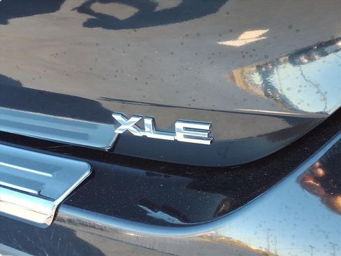 Used 2024 Toyota Highlander XLE image 10