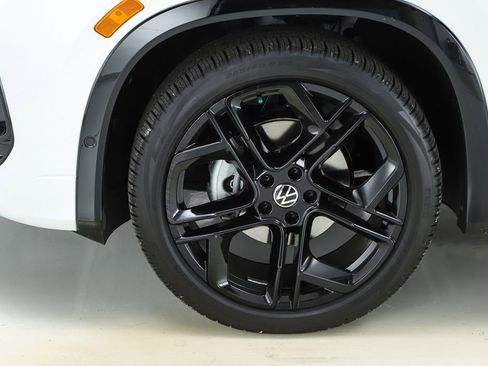 New 2026 Volkswagen Tiguan SE R-Line image 5