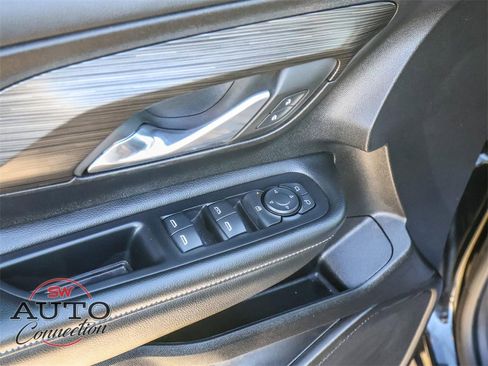 Used 2024 GMC Terrain SLE image 25