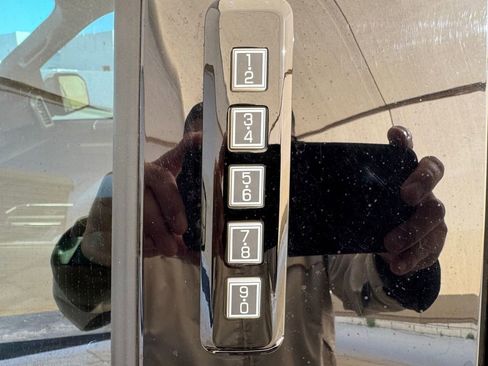 Used 2019 Ford F150 Platinum w/ Equipment Group 701A Luxury image 24