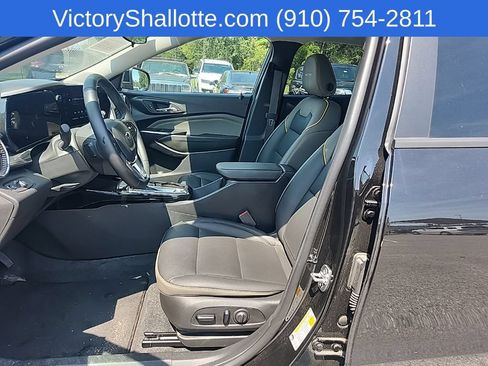 Used 2026 Chevrolet Trax ACTIV w/ Sunroof Package FWD image 19