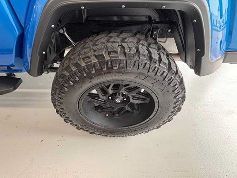 Used 2025 Jeep Gladiator Sport AWD/4WD image 9