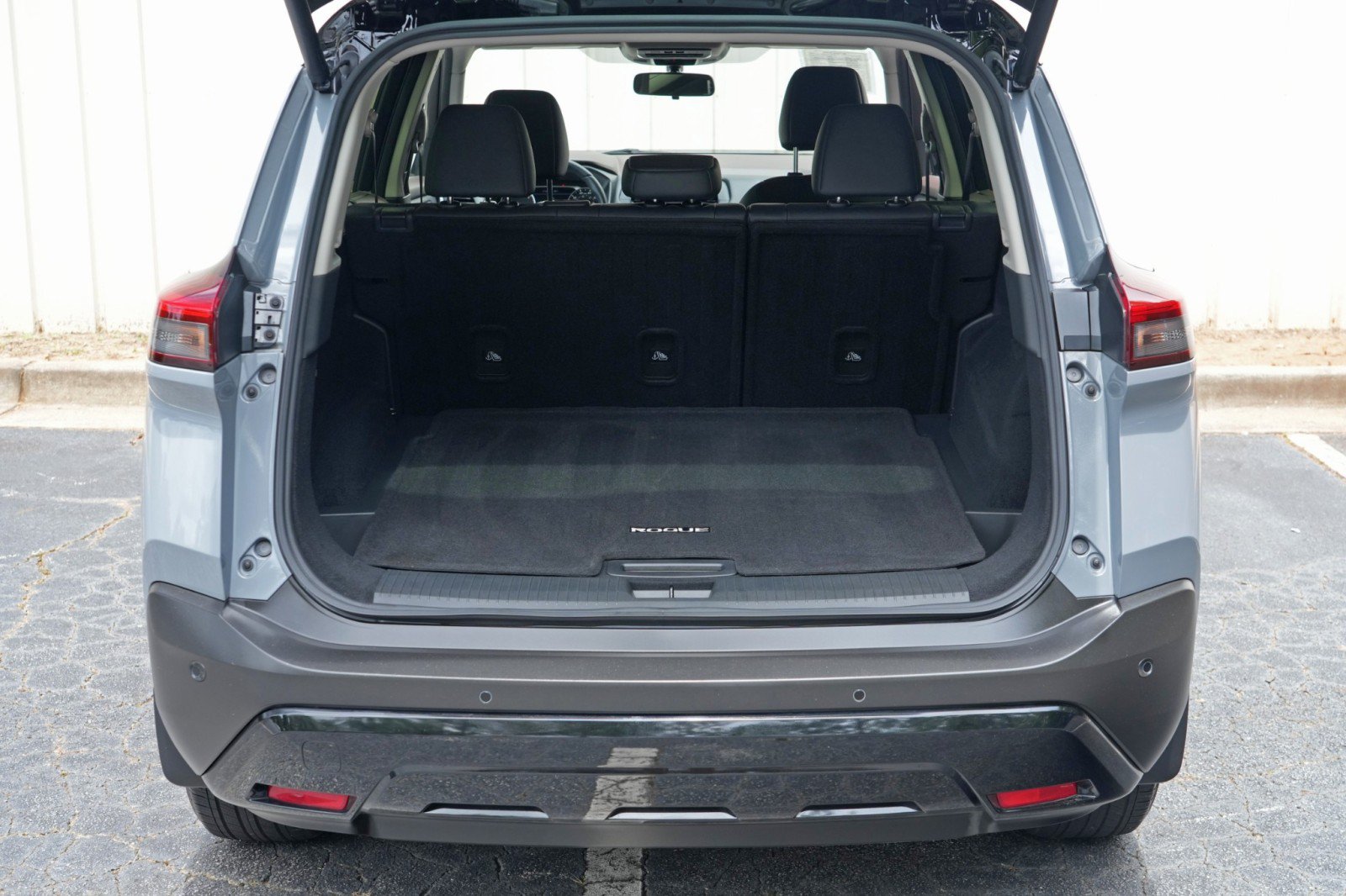 Used 2023 Nissan Rogue SV w/ SV Premium B Package FWD image 9