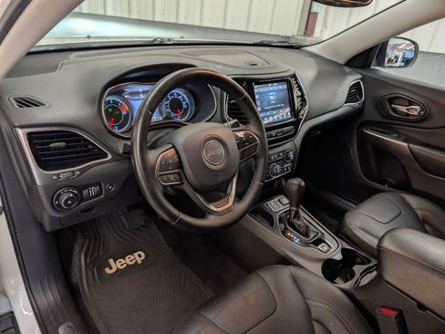 Used 2019 Jeep Cherokee Limited FWD image 4