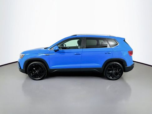 Used 2023 Volkswagen Taos SE w/ Panoramic Sunroof Package AWD/4WD image 2