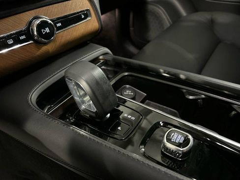 Used 2023 Volvo XC90 B5 Plus w/ Protection Package Premier AWD/4WD image 19