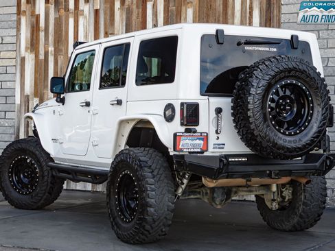 Used 2017 Jeep Wrangler Unlimited Rubicon w/ Connectivity Group image 4