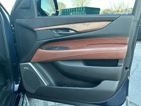 Used 2020 Cadillac Escalade Luxury image 21