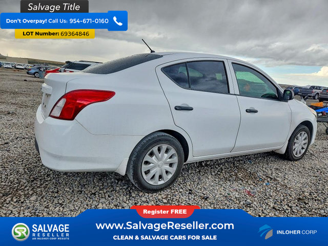 Used 2015 Nissan Versa S FWD image 4