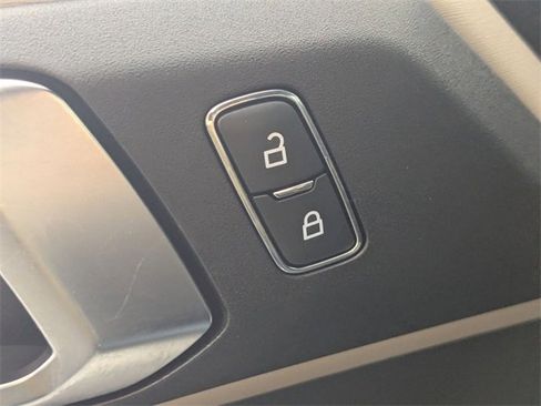 Used 2023 Ford Bronco Wildtrak image 11