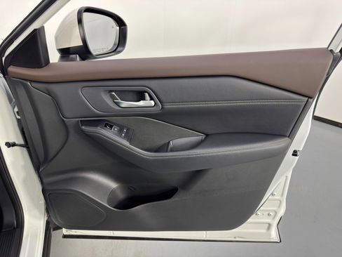 Used 2023 Nissan Rogue SL w/ SL Premium Package image 41