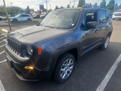 Used 2018 Jeep Renegade Latitude w/ Popular Equipment Group AWD/4WD image 1