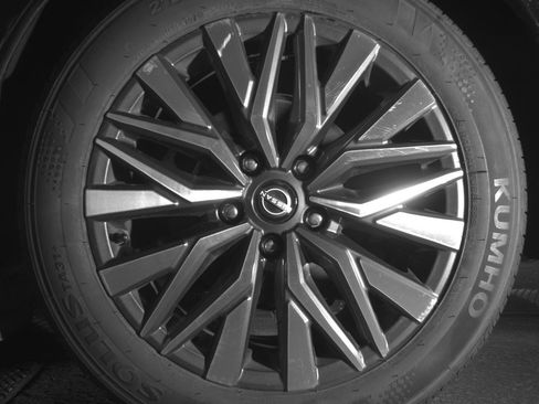 Used 2025 Nissan Altima 2.5 SV FWD image 14